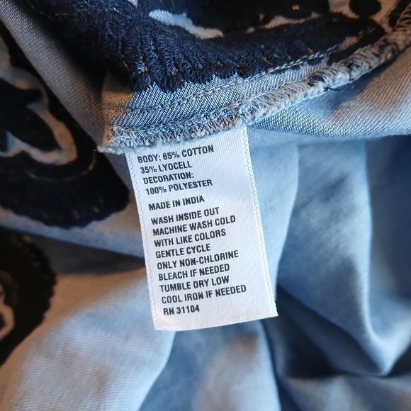 Crown & Ivy Denim Embroidered Top Size XL - Picture 3 of 4